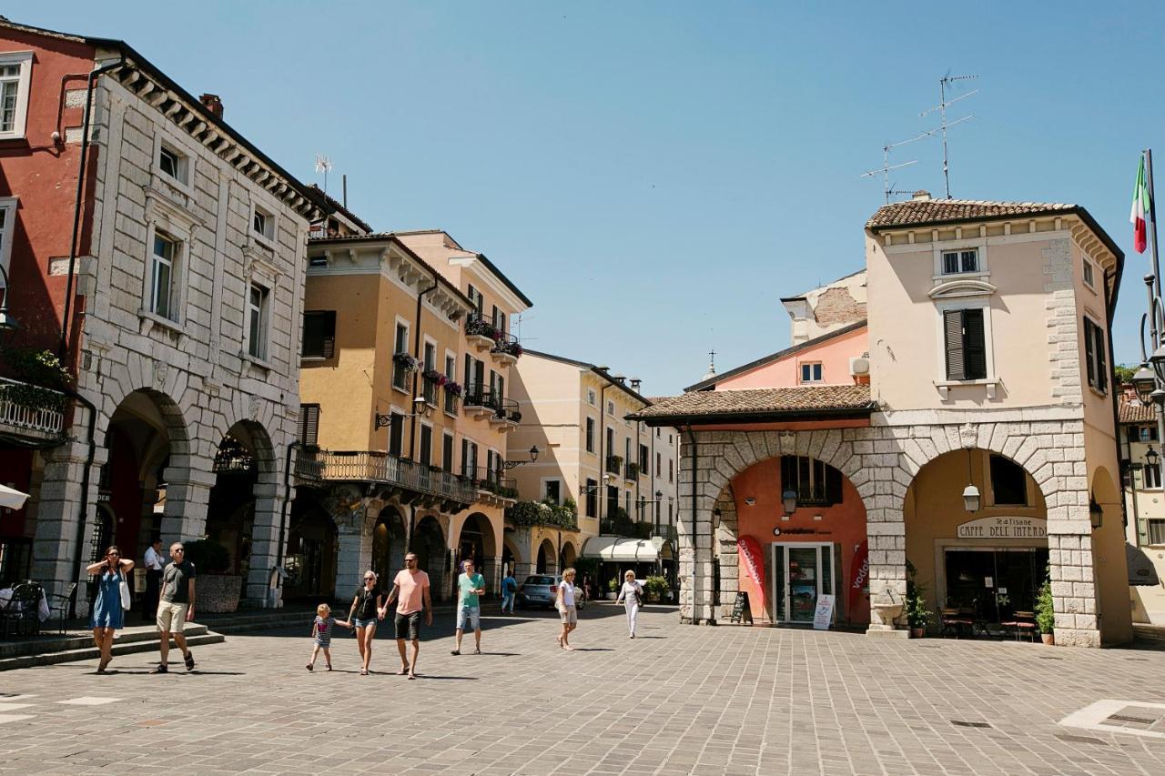 Ferienwohnung Residenza Verde Desenzano del Garda Exterior foto