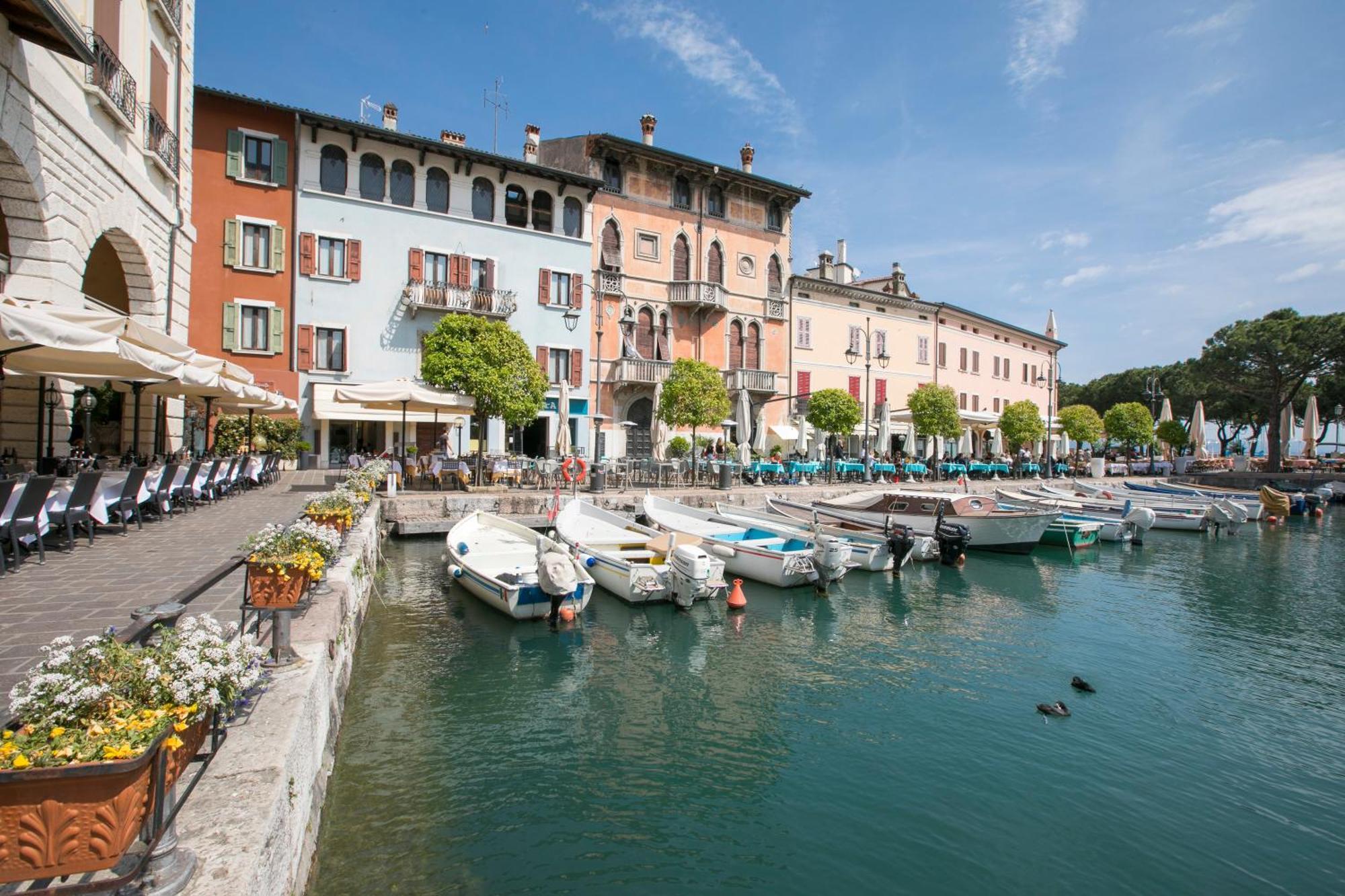 Ferienwohnung Residenza Verde Desenzano del Garda Exterior foto