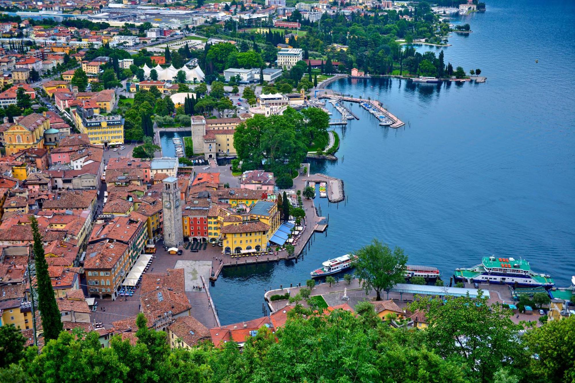 Ferienwohnung Residenza Verde Desenzano del Garda Exterior foto