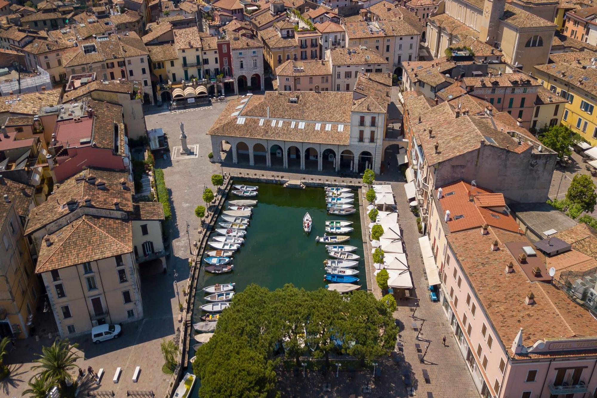 Ferienwohnung Residenza Verde Desenzano del Garda Exterior foto